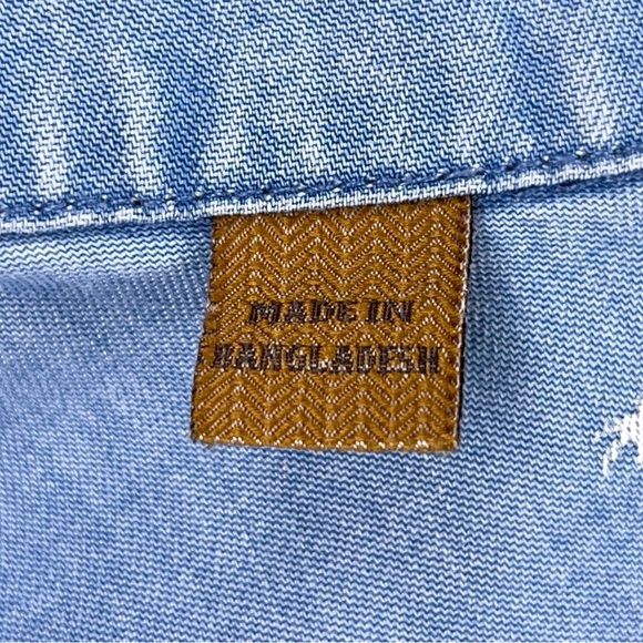 Medium Jachs Girlfriend Blue Lyocell Palm Tree Print Short Sleeve Button Up Top - Picture 13 of 16